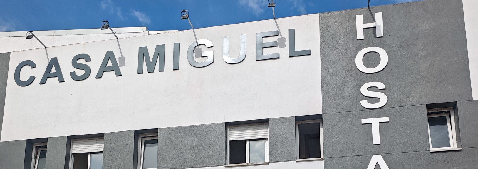 Fachada Hostal